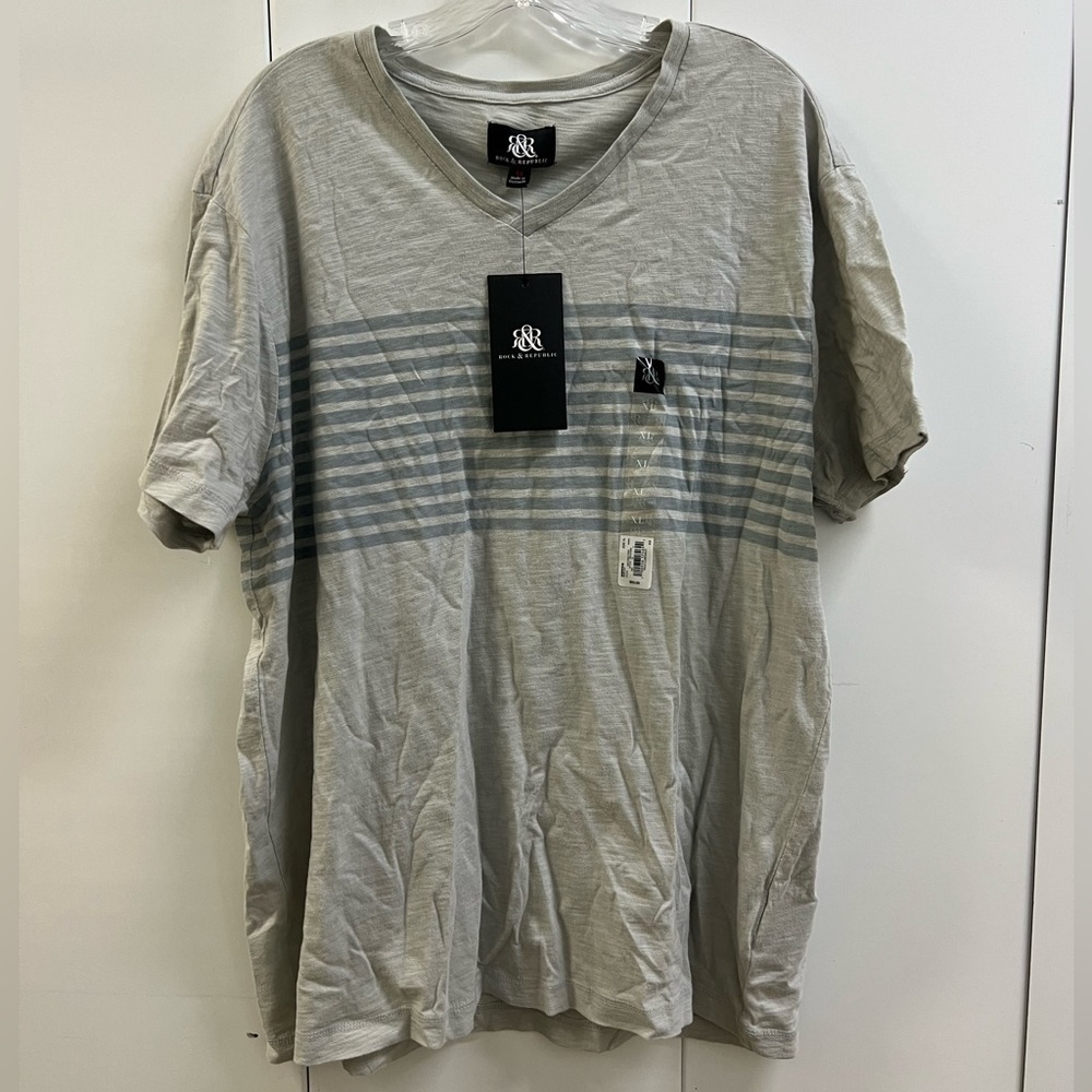 NWT Rock & Republic Men’s Short Sleeve V-Neck Shirt
